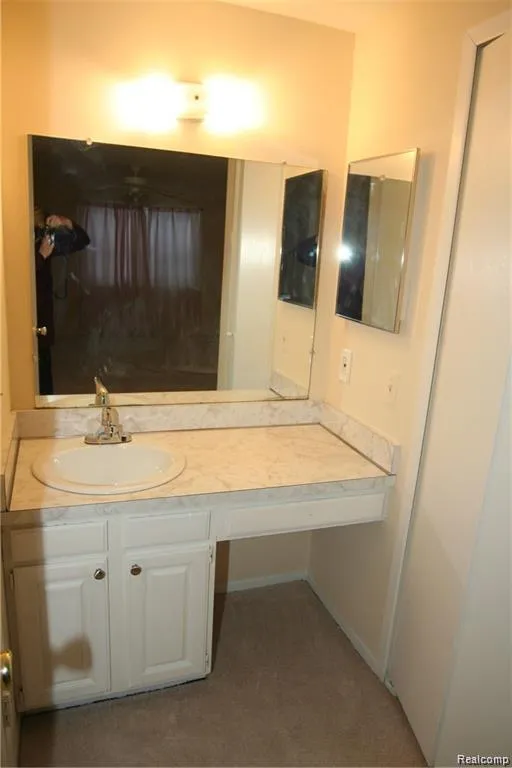 20871 E Glen Haven Circle Novi City, MI 48167