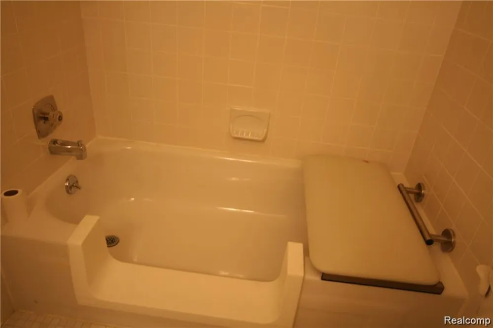 20871 E Glen Haven Circle Novi City, MI 48167
