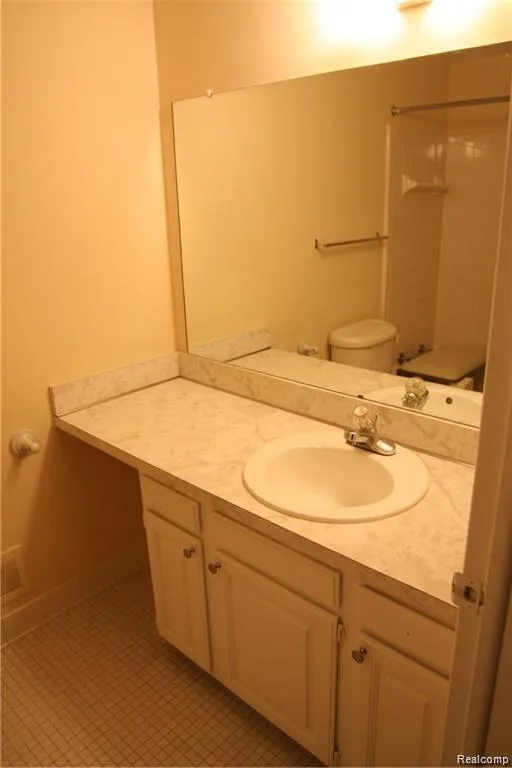 20871 E Glen Haven Circle Novi City, MI 48167