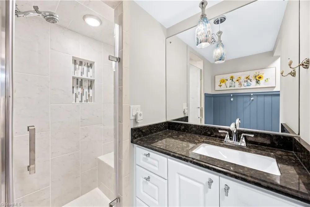 2438 Edgewood Avenue Burlington, NC 27215