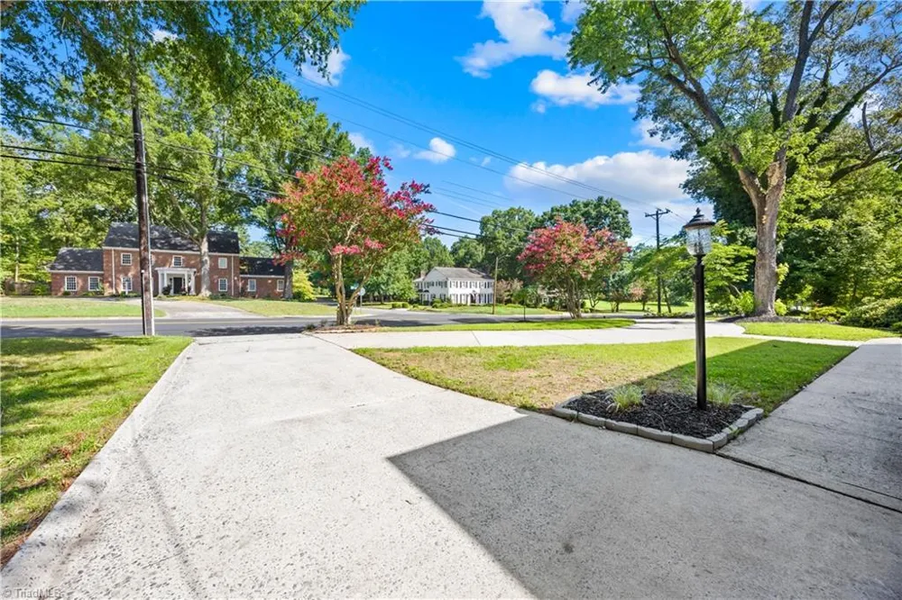 2438 Edgewood Avenue Burlington, NC 27215