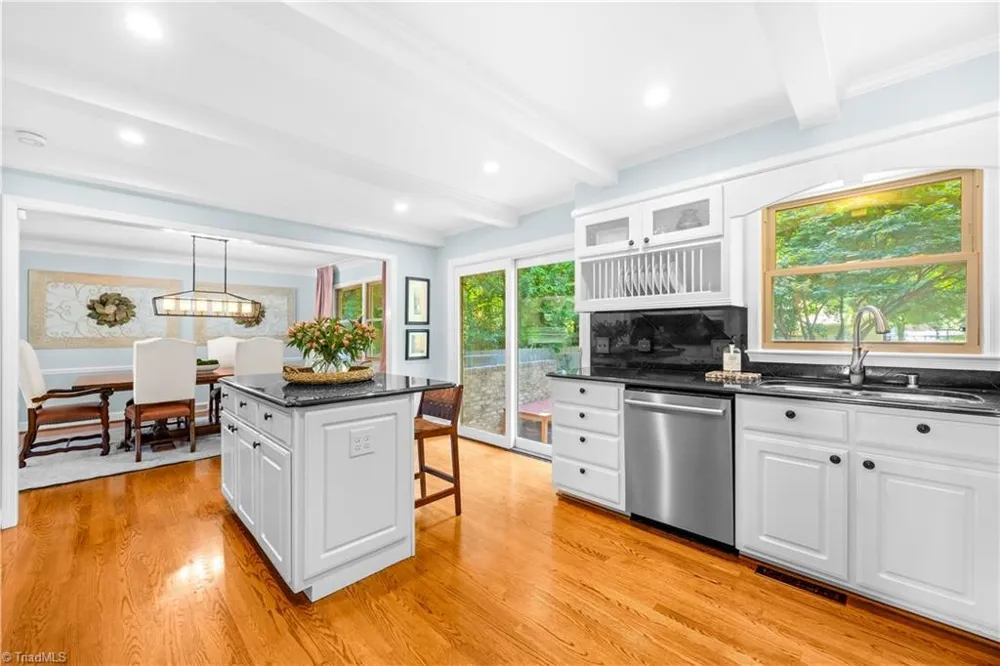 2438 Edgewood Avenue Burlington, NC 27215