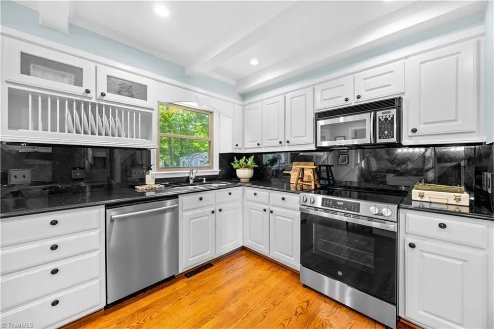 2438 Edgewood Avenue Burlington, NC 27215