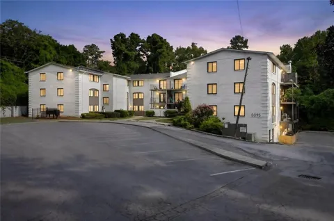 5095 Roswell Road #209