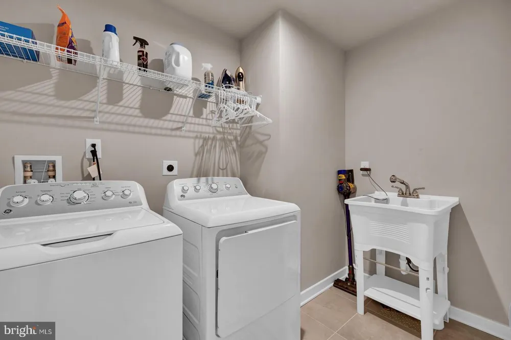14 PRATT LANE Lawrence Township, NJ 08648