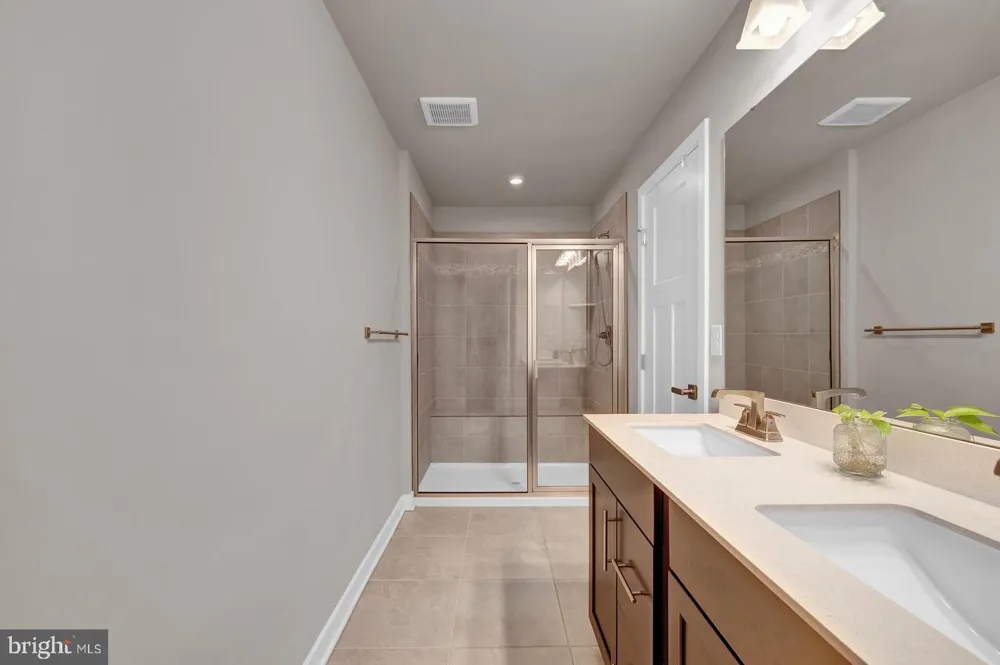 14 PRATT LANE Lawrence Township, NJ 08648