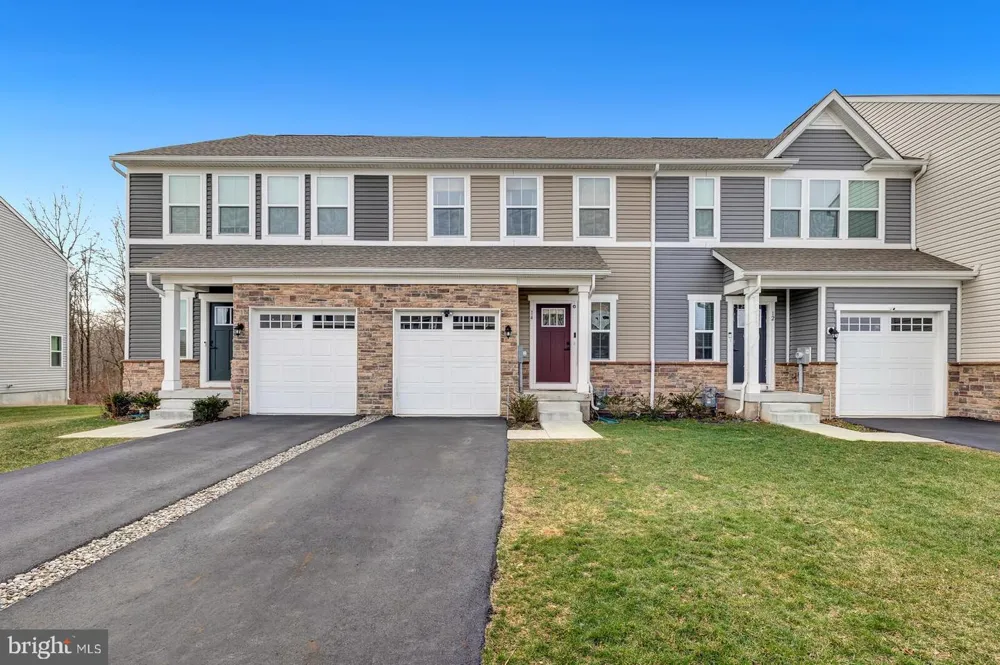 14 PRATT LANE Lawrence Township, NJ 08648