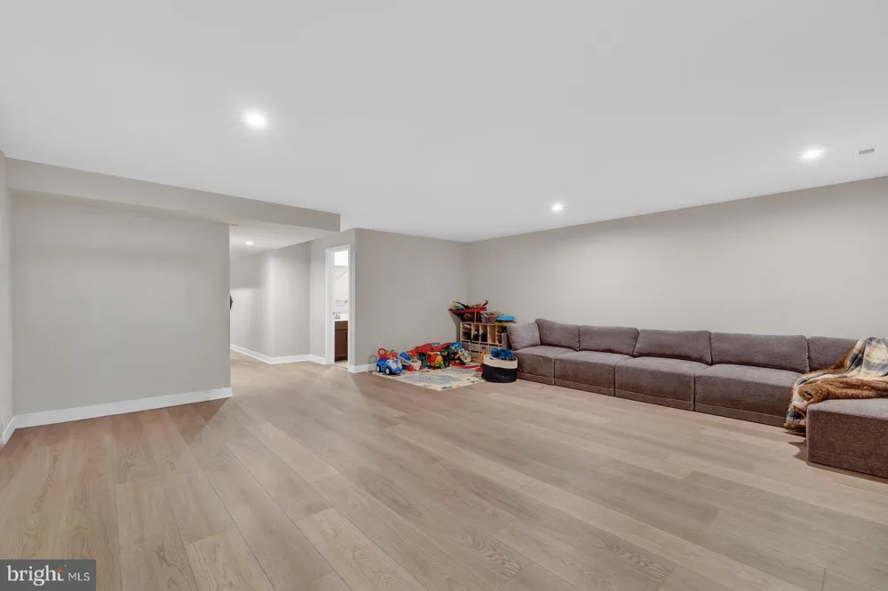 14 PRATT LANE Lawrence Township, NJ 08648