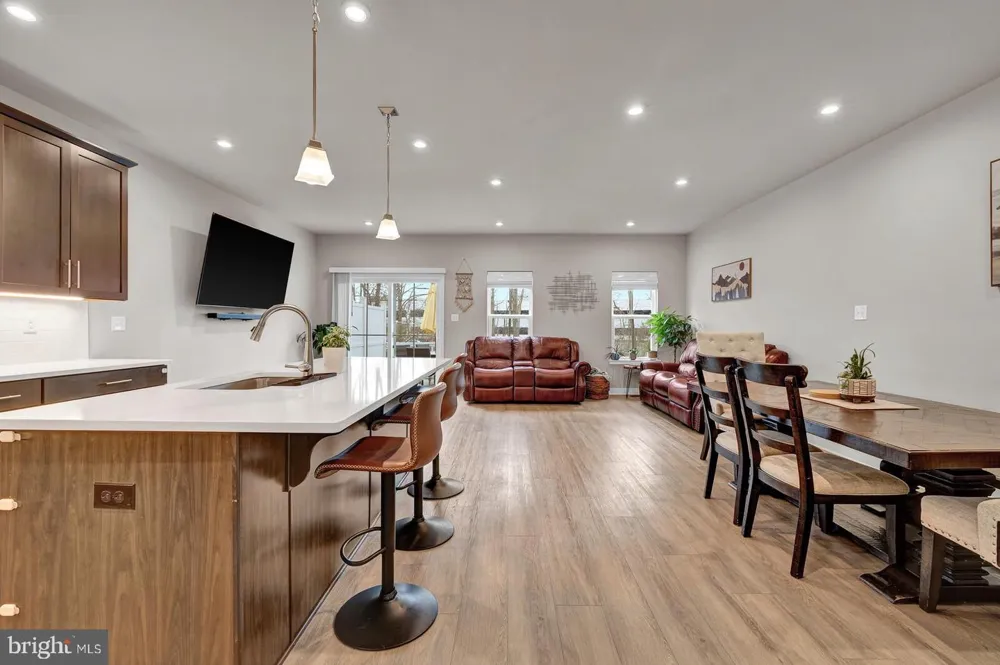 14 PRATT LANE Lawrence Township, NJ 08648