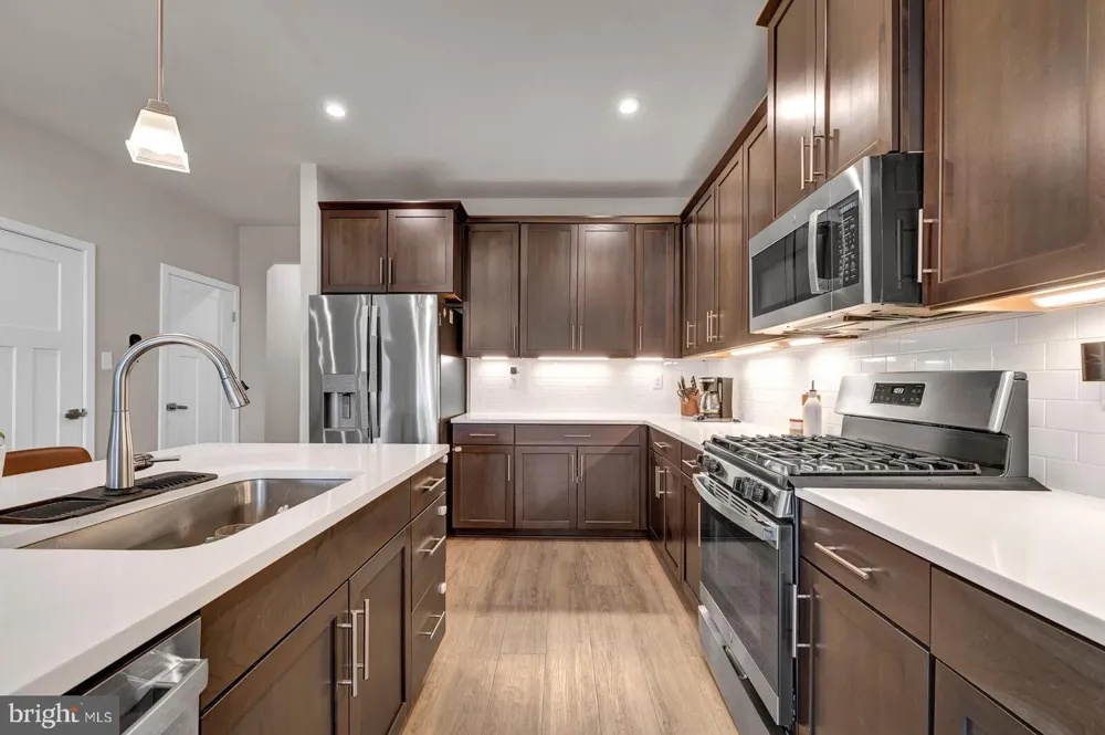 14 PRATT LANE Lawrence Township, NJ 08648