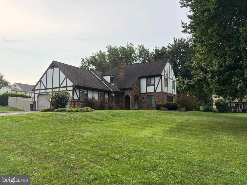 60 COUNTRY COURT Landisville, PA 17538