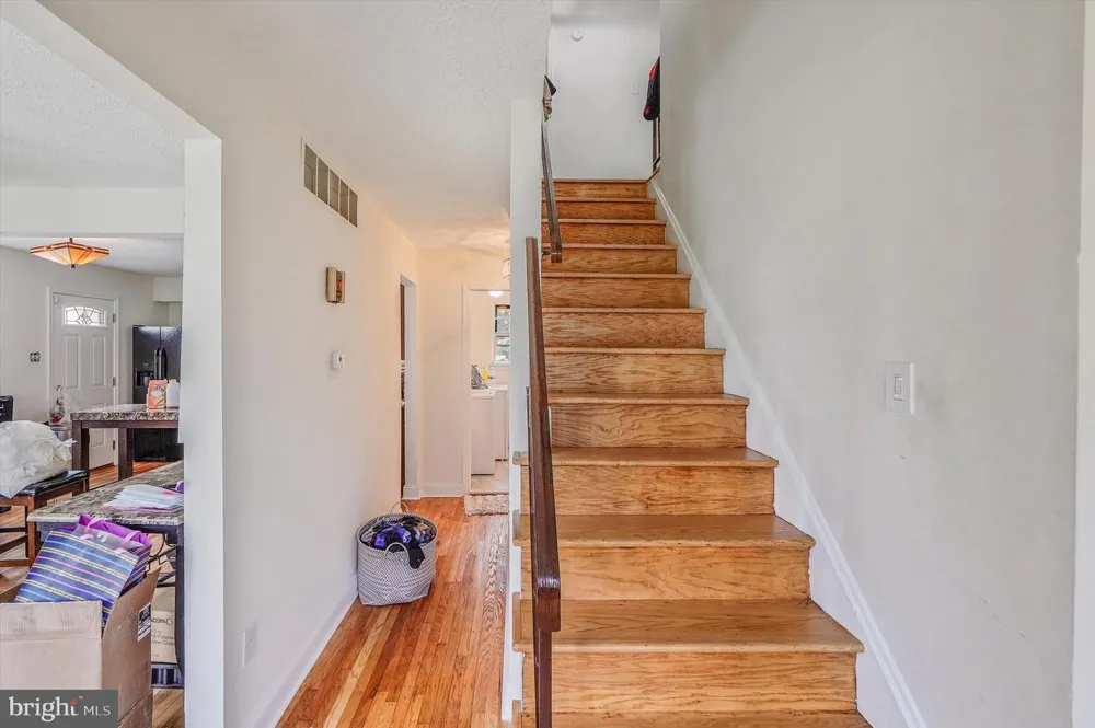 212 E LAFAYETTE AVENUE Magnolia, NJ 08049