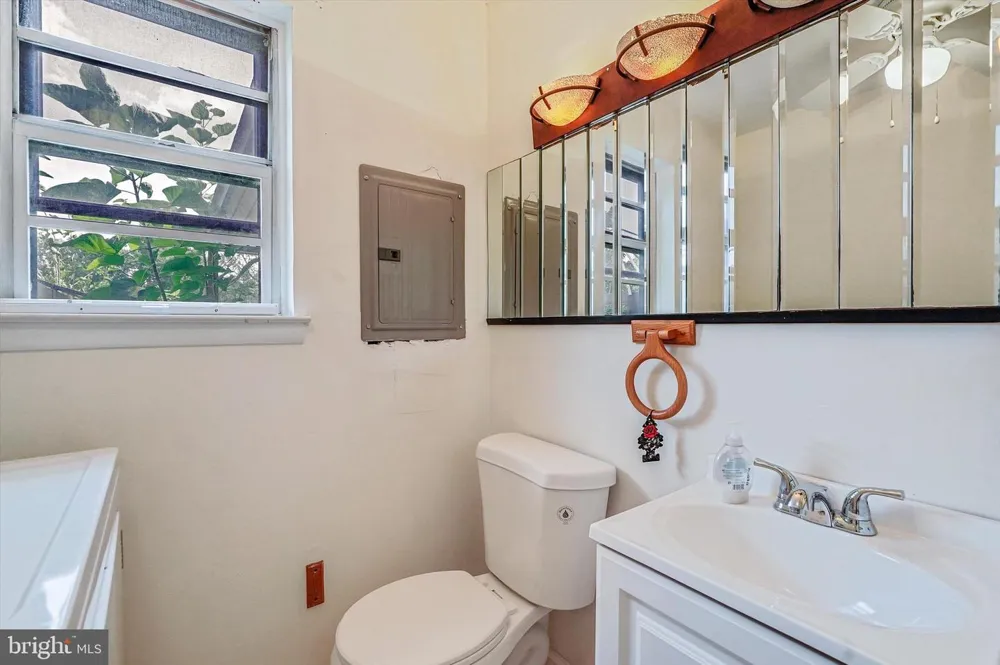 212 E LAFAYETTE AVENUE Magnolia, NJ 08049