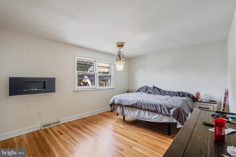 212 E LAFAYETTE AVENUE Magnolia, NJ 08049