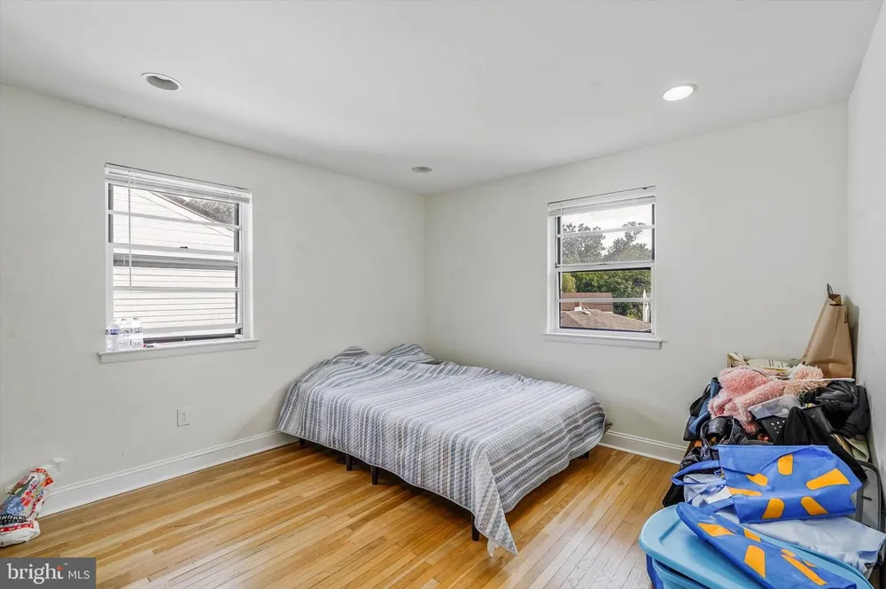 212 E LAFAYETTE AVENUE Magnolia, NJ 08049