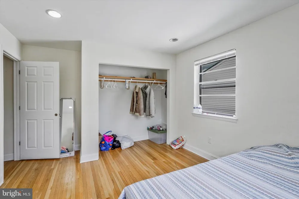 212 E LAFAYETTE AVENUE Magnolia, NJ 08049