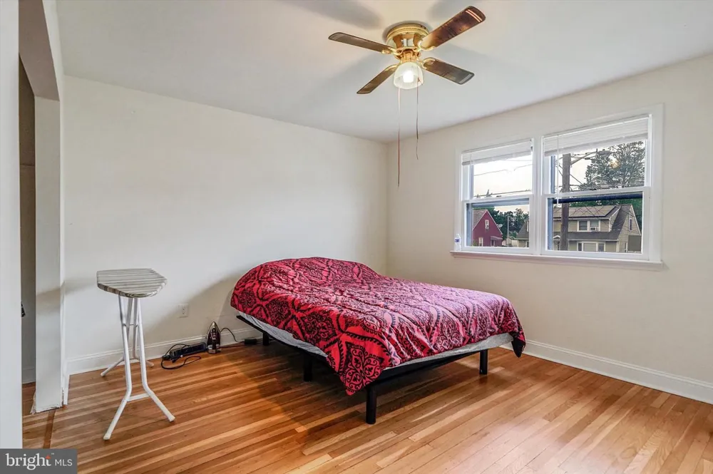 212 E LAFAYETTE AVENUE Magnolia, NJ 08049