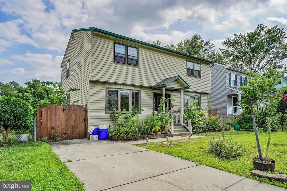 212 E LAFAYETTE AVENUE Magnolia, NJ 08049