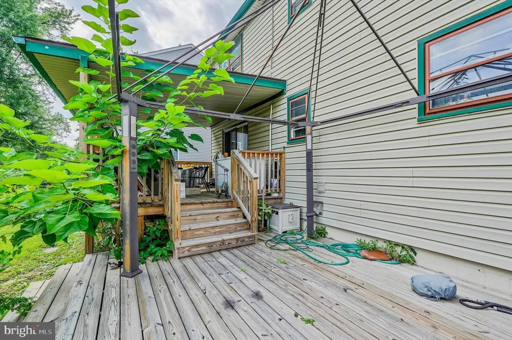 212 E LAFAYETTE AVENUE Magnolia, NJ 08049