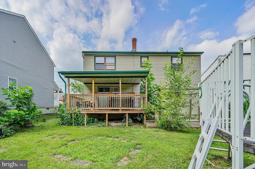 212 E LAFAYETTE AVENUE Magnolia, NJ 08049