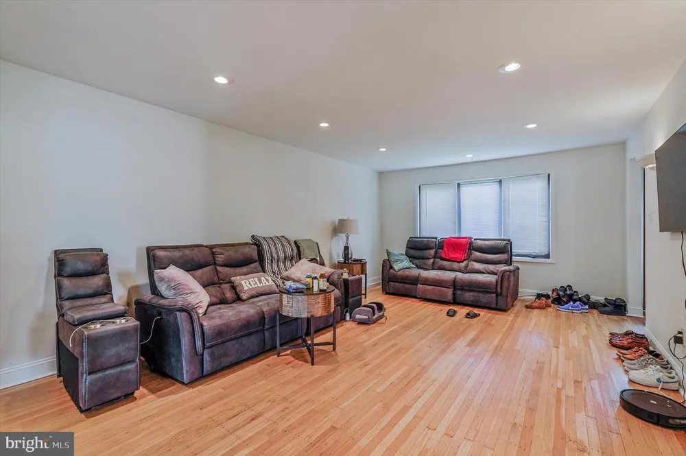 212 E LAFAYETTE AVENUE Magnolia, NJ 08049
