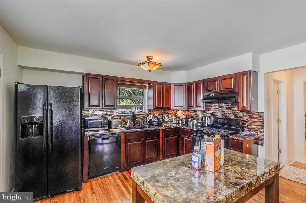 212 E LAFAYETTE AVENUE Magnolia, NJ 08049