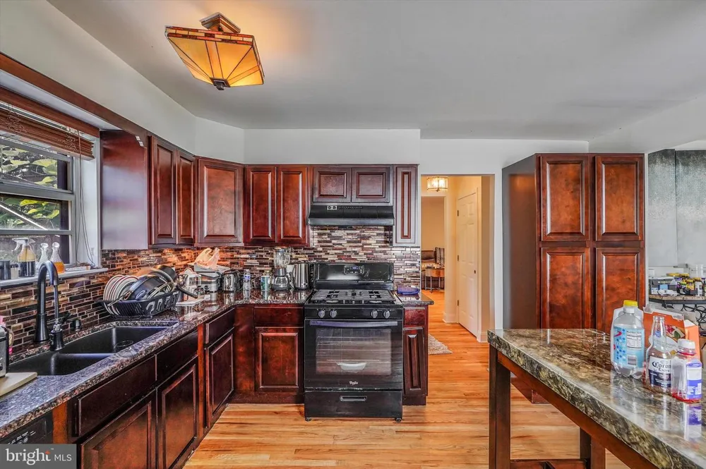212 E LAFAYETTE AVENUE Magnolia, NJ 08049