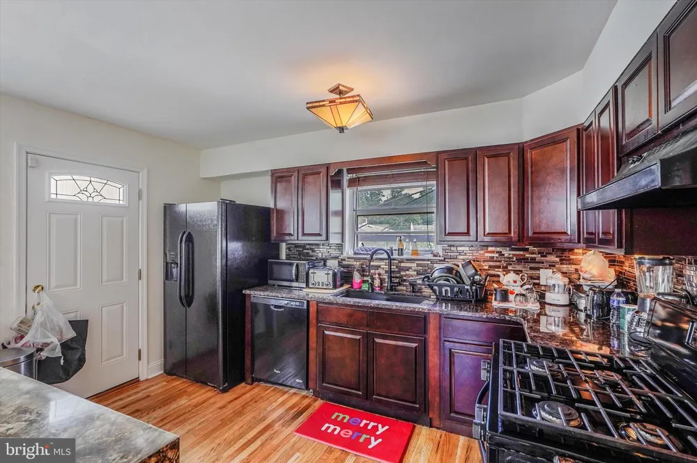 212 E LAFAYETTE AVENUE Magnolia, NJ 08049