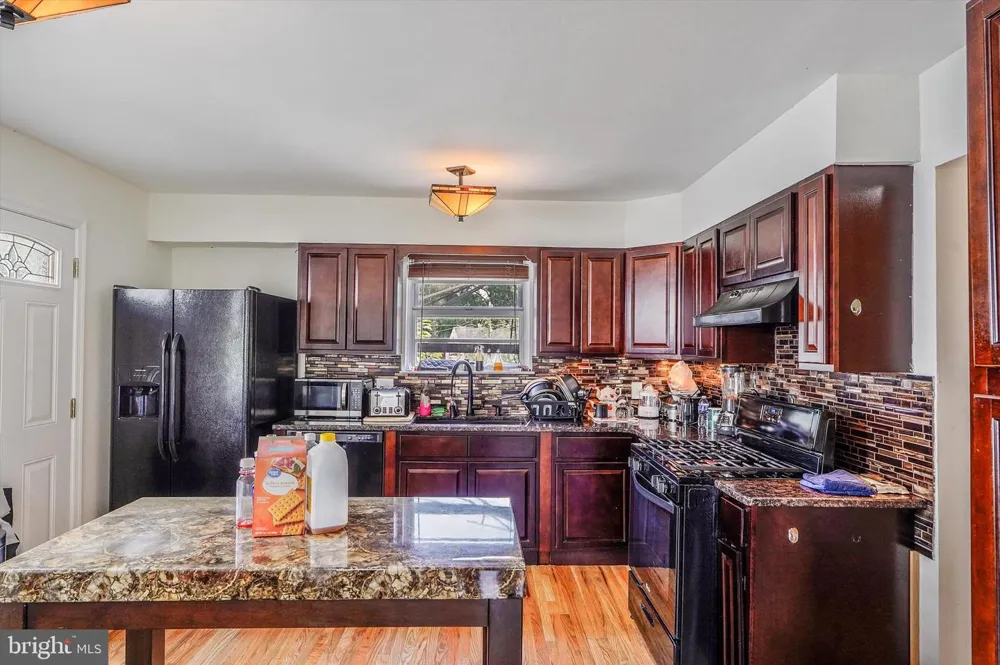 212 E LAFAYETTE AVENUE Magnolia, NJ 08049