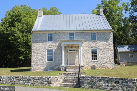 242 FORT BOWMAN ROAD