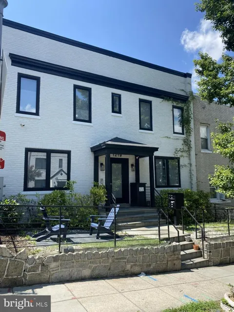 1219 QUEEN STREET NE #1