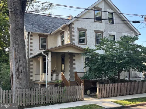 121 W OAKLAND AVENUE