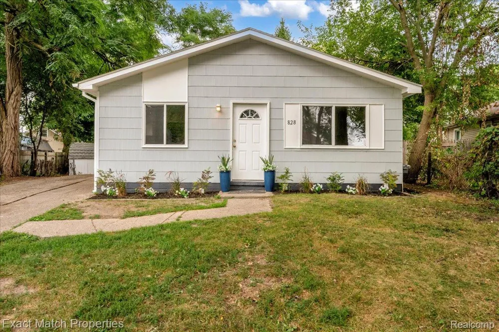 828 Sarasota Avenue Pontiac City, MI 48340