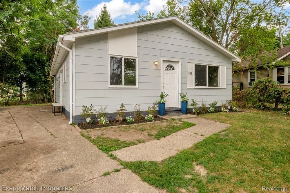 828 Sarasota Avenue Pontiac City, MI 48340