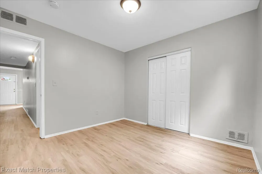 828 Sarasota Avenue Pontiac City, MI 48340
