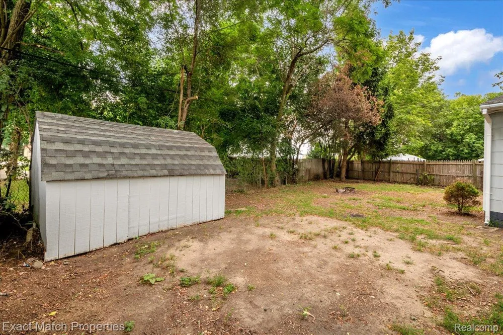 828 Sarasota Avenue Pontiac City, MI 48340
