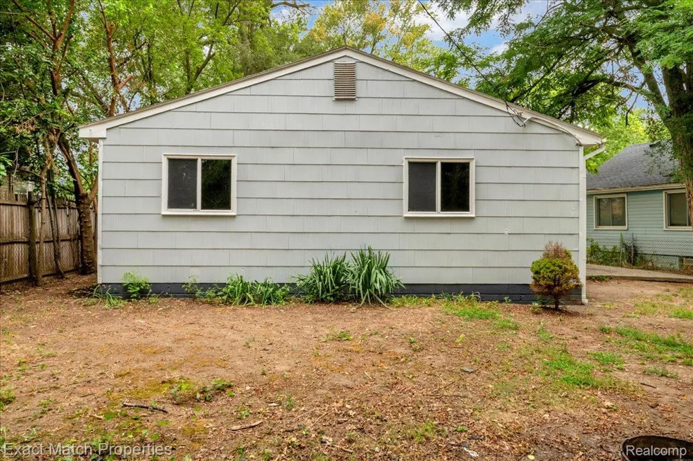 828 Sarasota Avenue Pontiac City, MI 48340