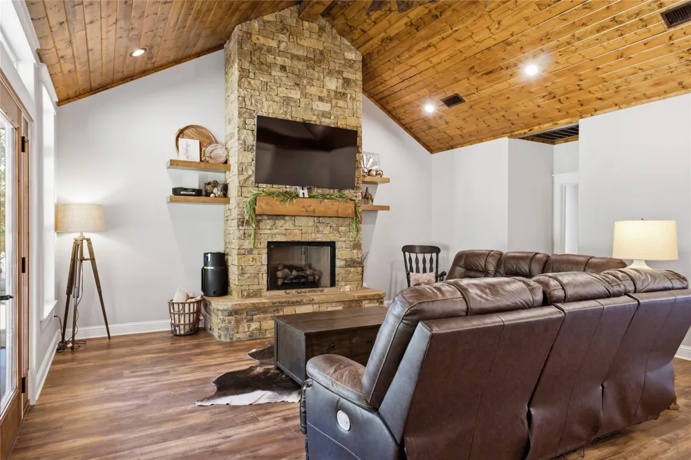 2375 County Road 3080 Ben Franklin, TX 75415