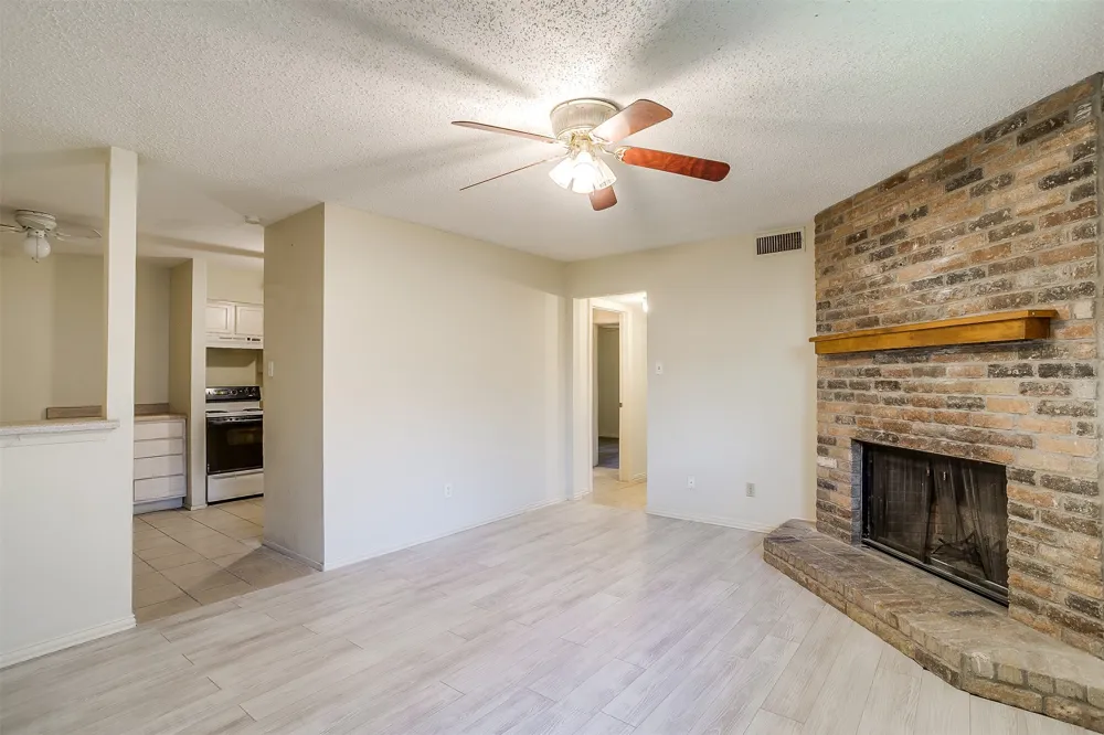 127 Allencrest Drive White Settlement, TX 76108