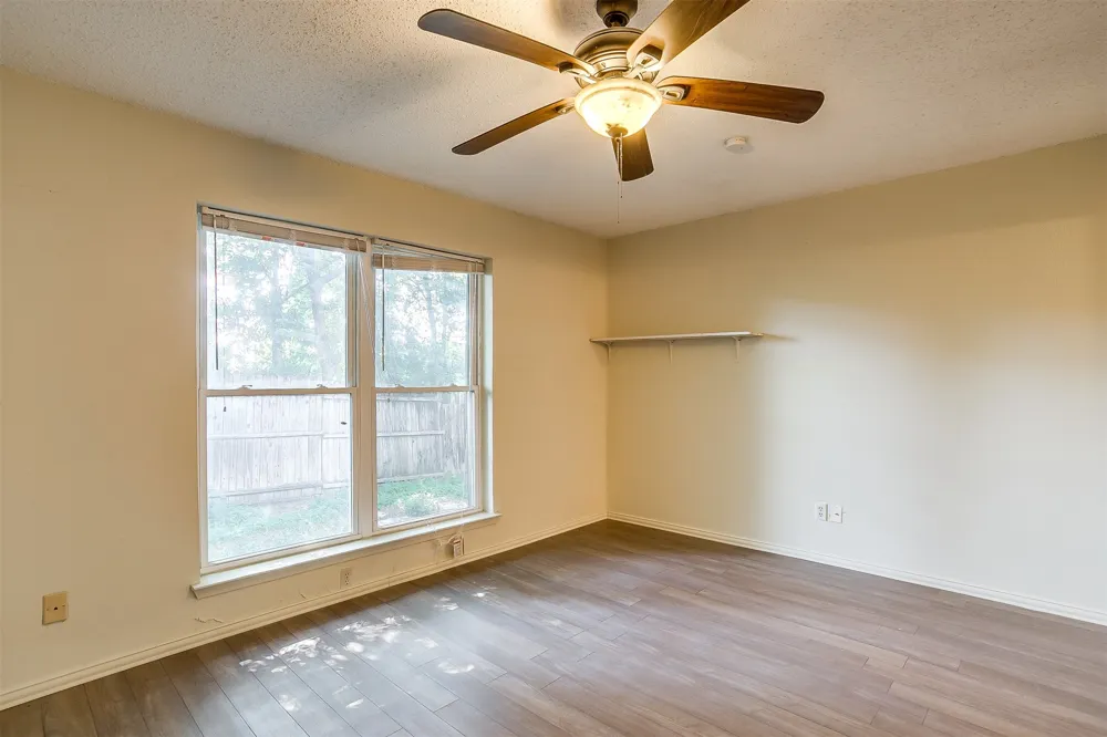 127 Allencrest Drive White Settlement, TX 76108
