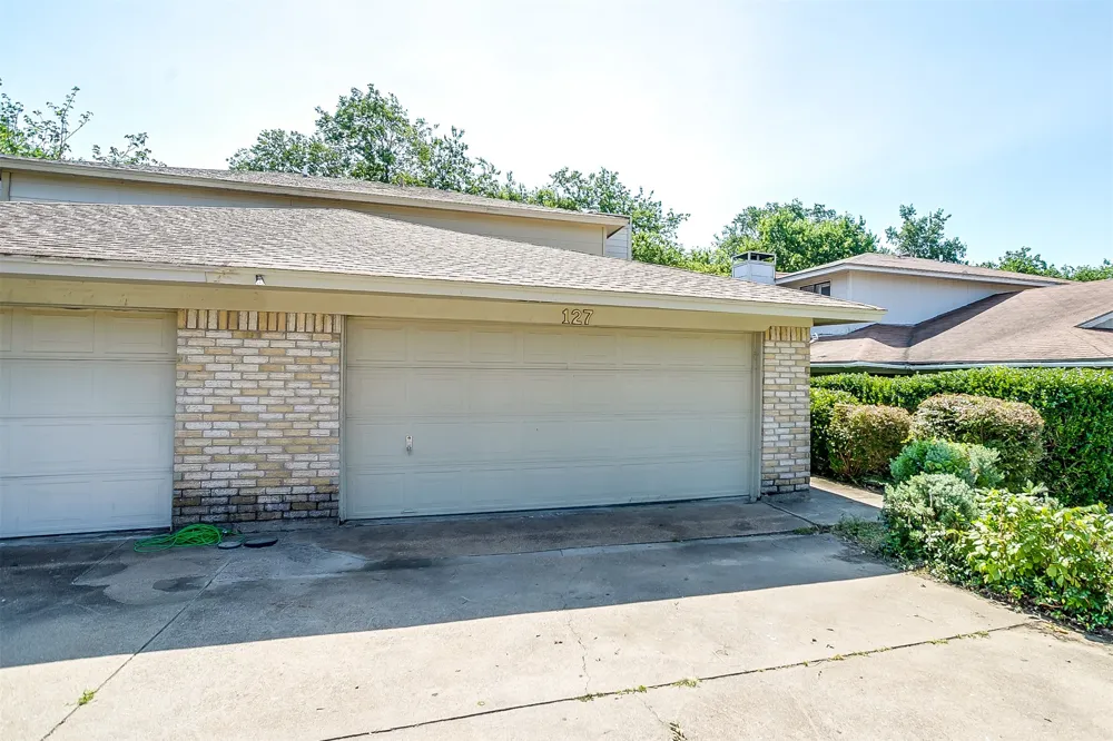 127 Allencrest Drive White Settlement, TX 76108
