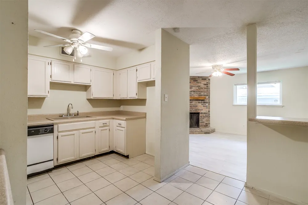 127 Allencrest Drive White Settlement, TX 76108