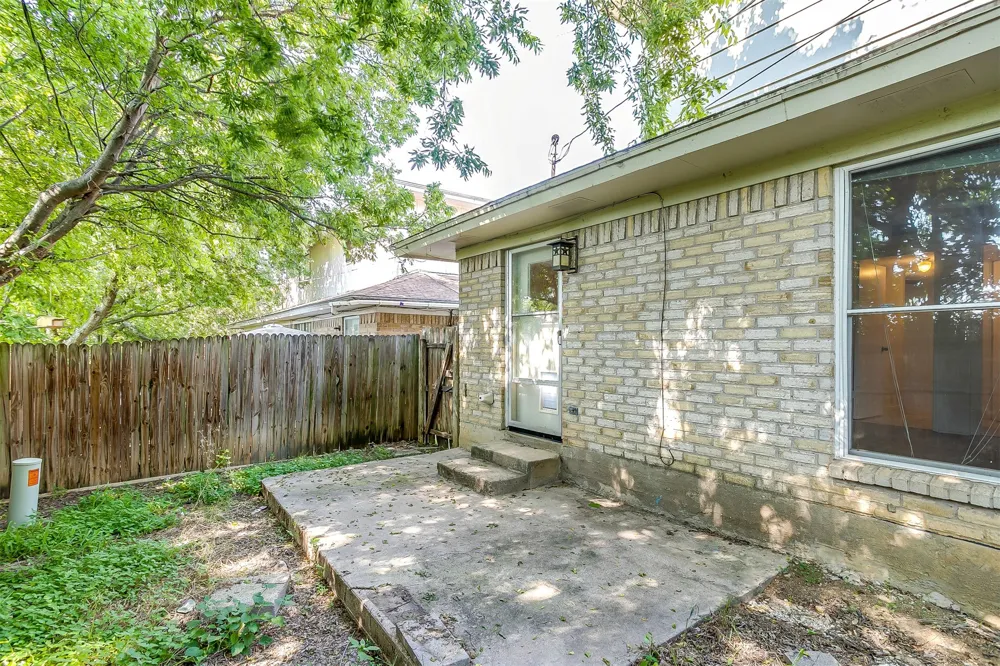 127 Allencrest Drive White Settlement, TX 76108