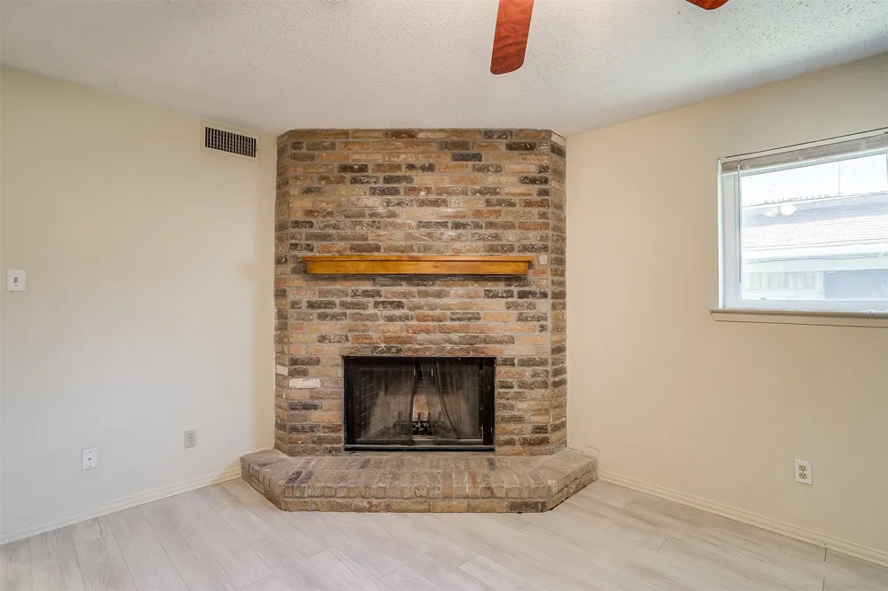 127 Allencrest Drive White Settlement, TX 76108
