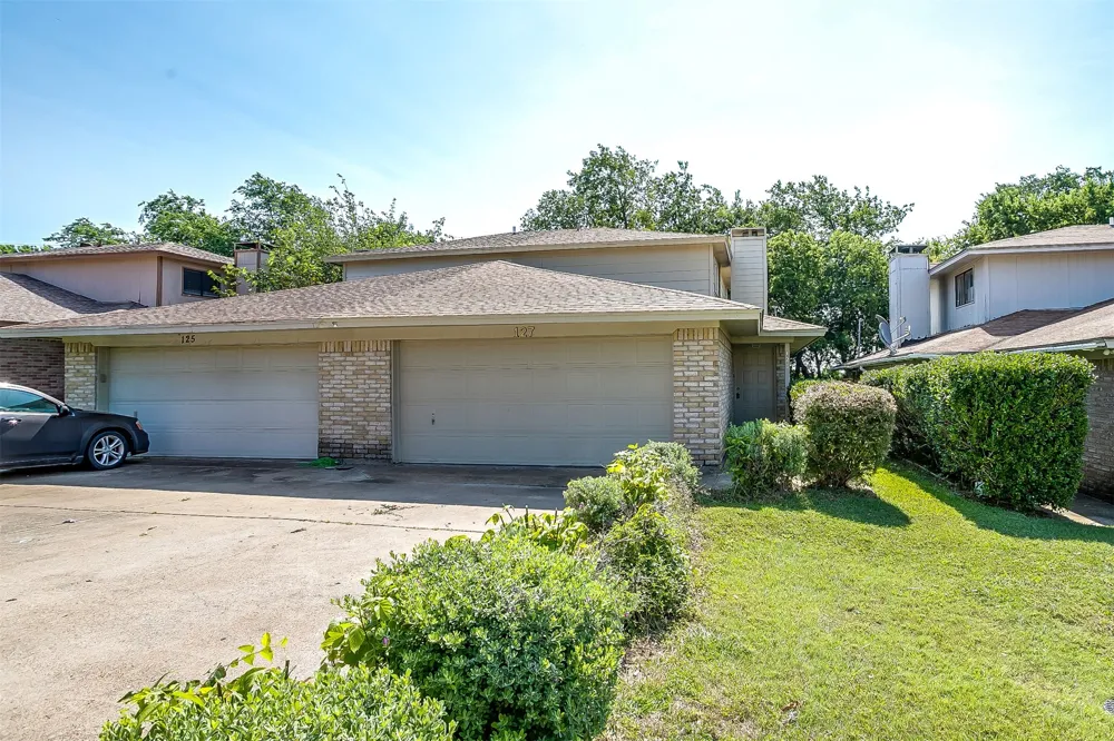 127 Allencrest Drive White Settlement, TX 76108