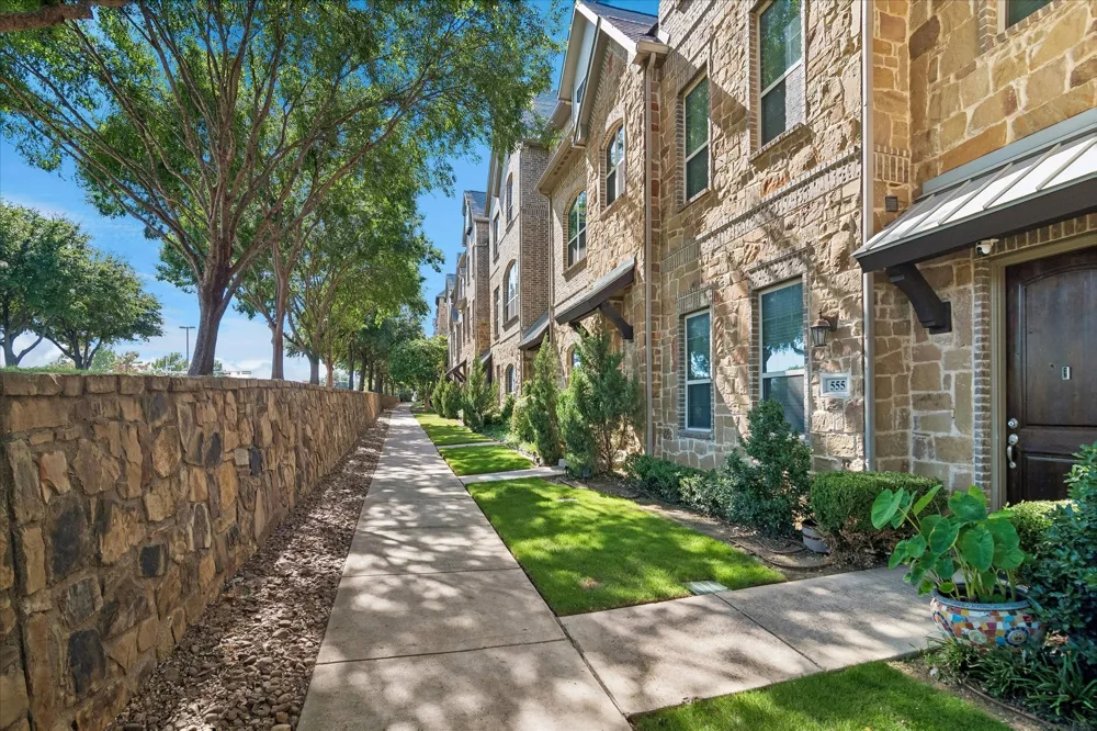 559 W Royal Lane Irving, TX 75039