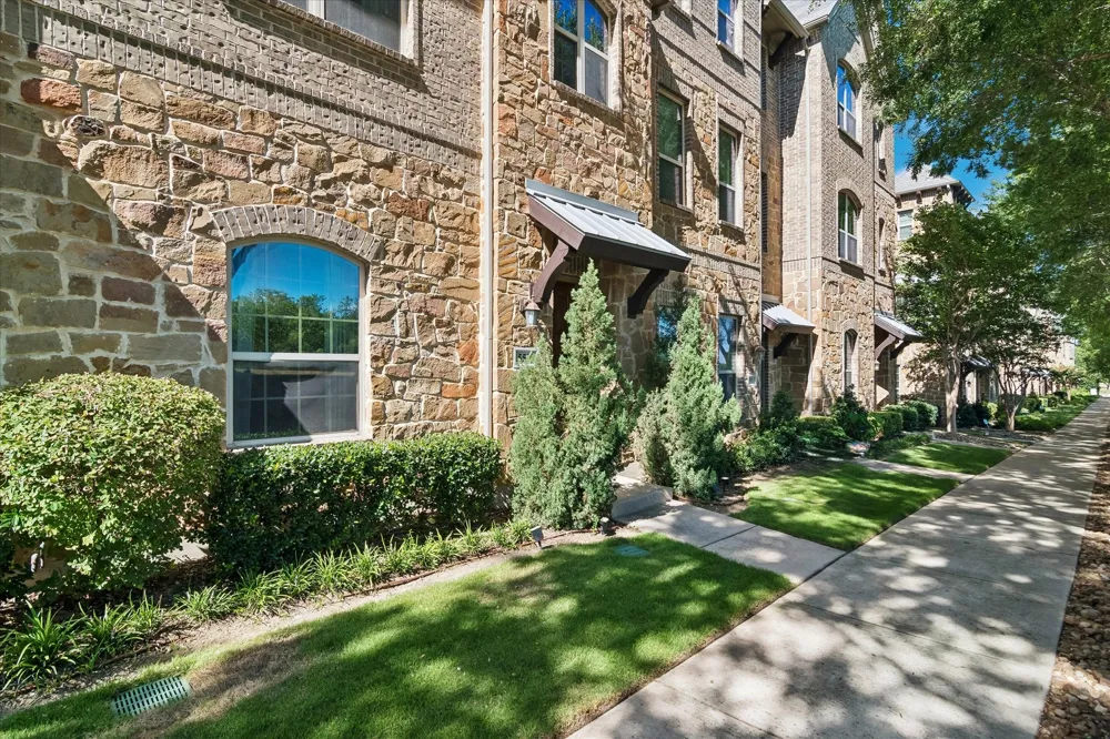 559 W Royal Lane Irving, TX 75039