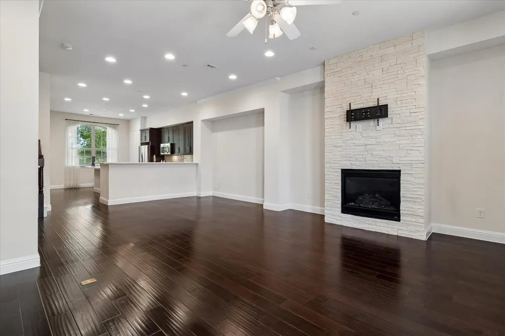 559 W Royal Lane Irving, TX 75039