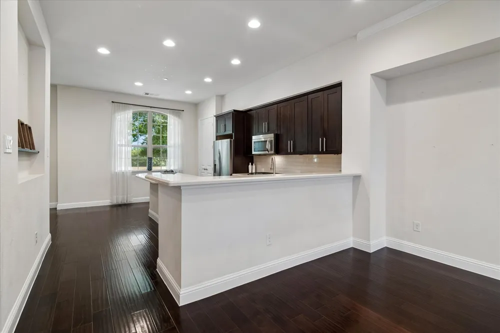 559 W Royal Lane Irving, TX 75039