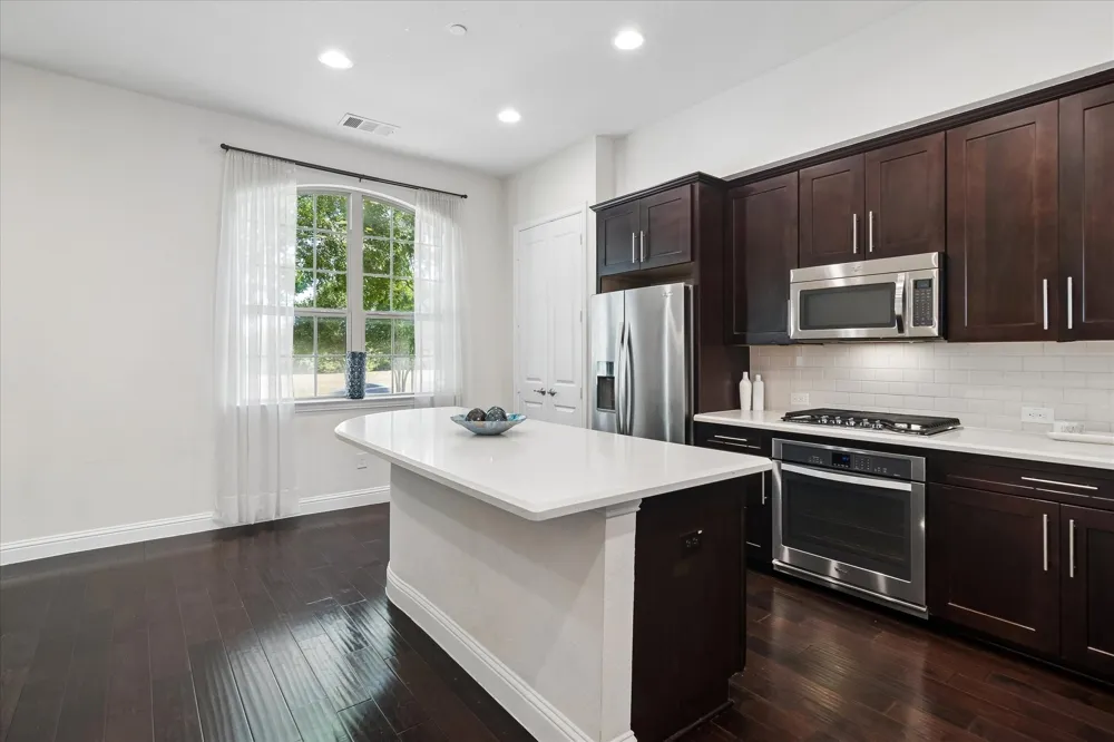 559 W Royal Lane Irving, TX 75039